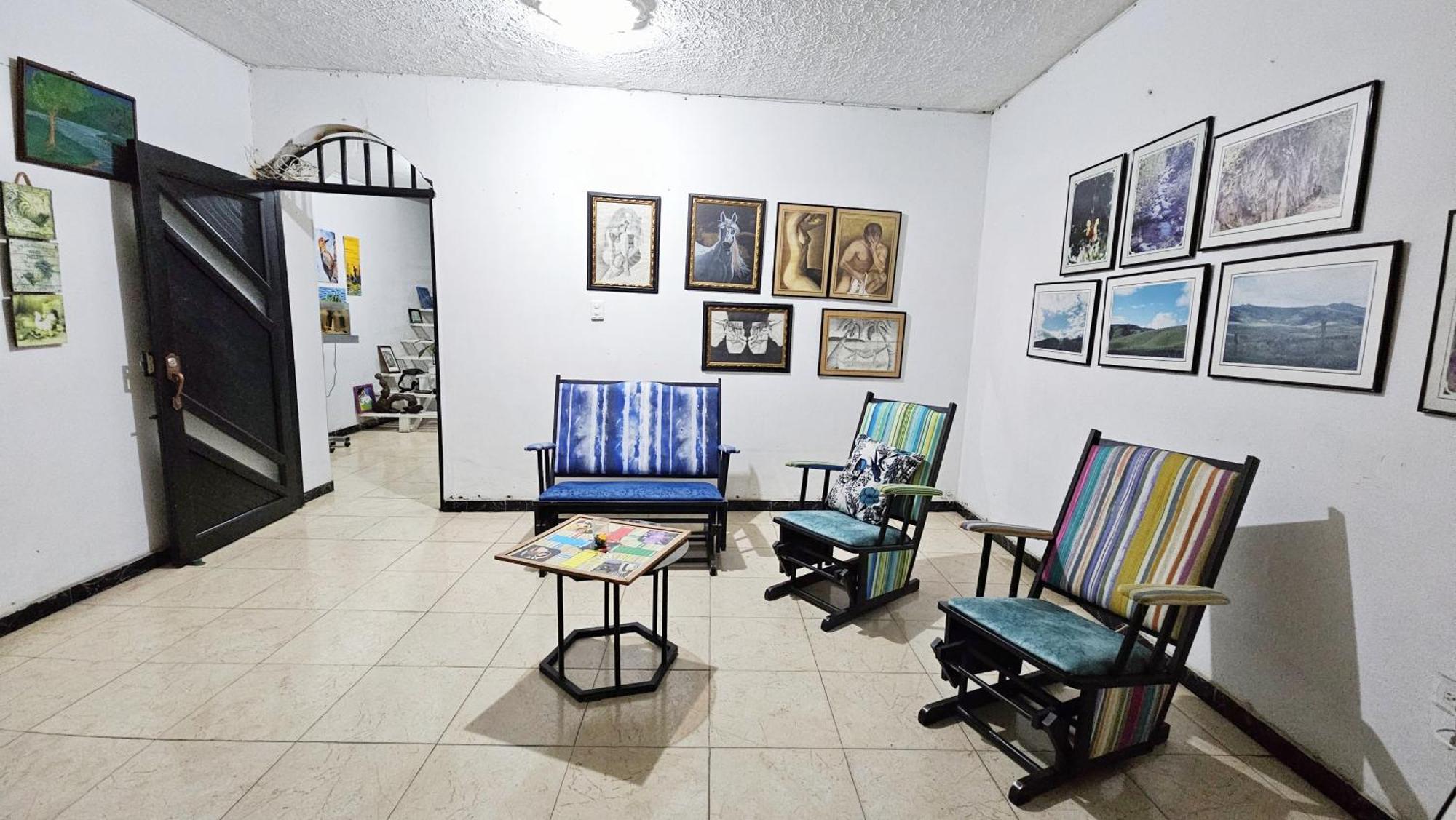 Mom's House Colombia Cali